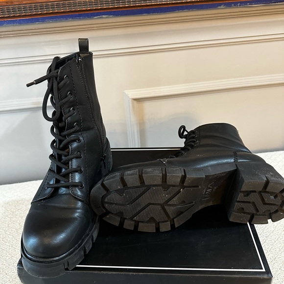 Boots - Picture 4 of 5